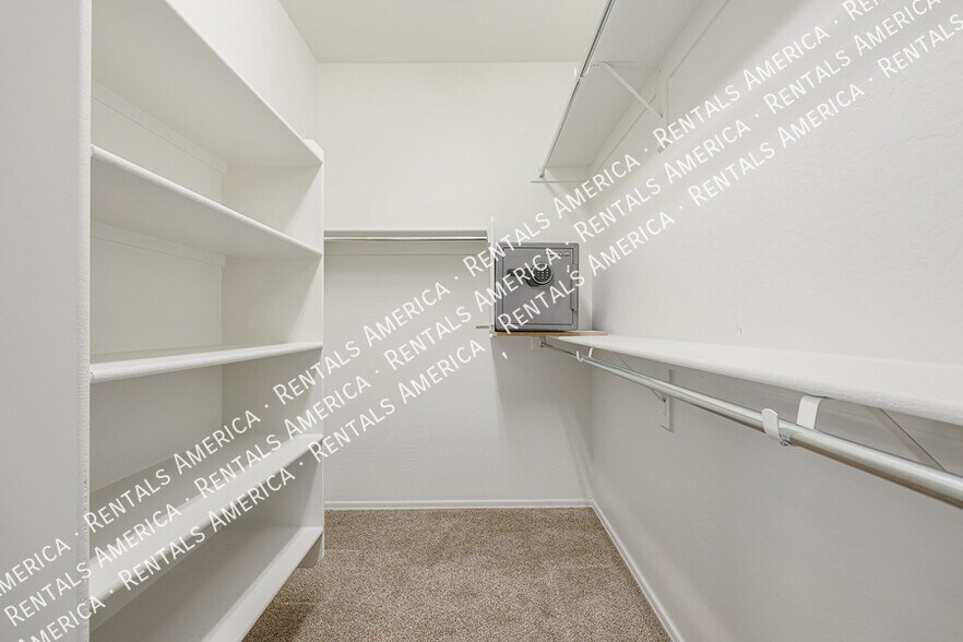 Building Photo - 10915 E Calypso Ave