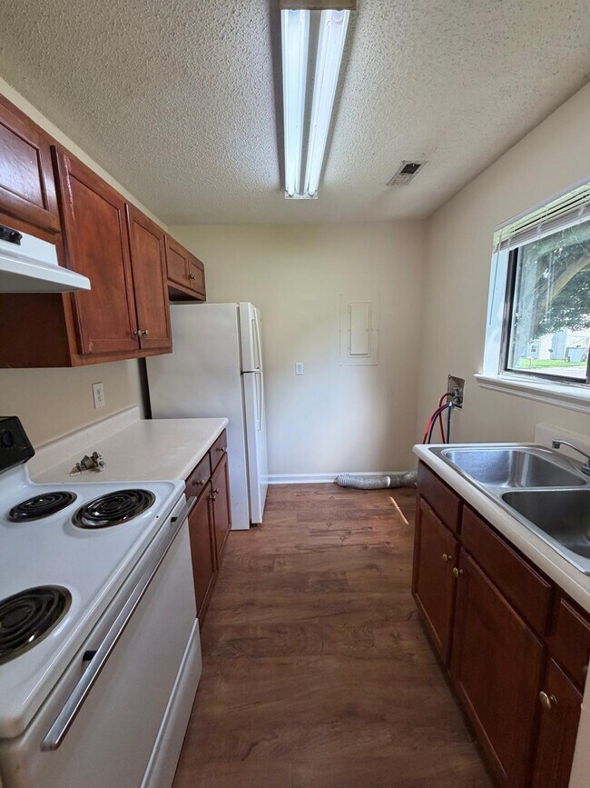Building Photo - 2714 Clayton Dr NW