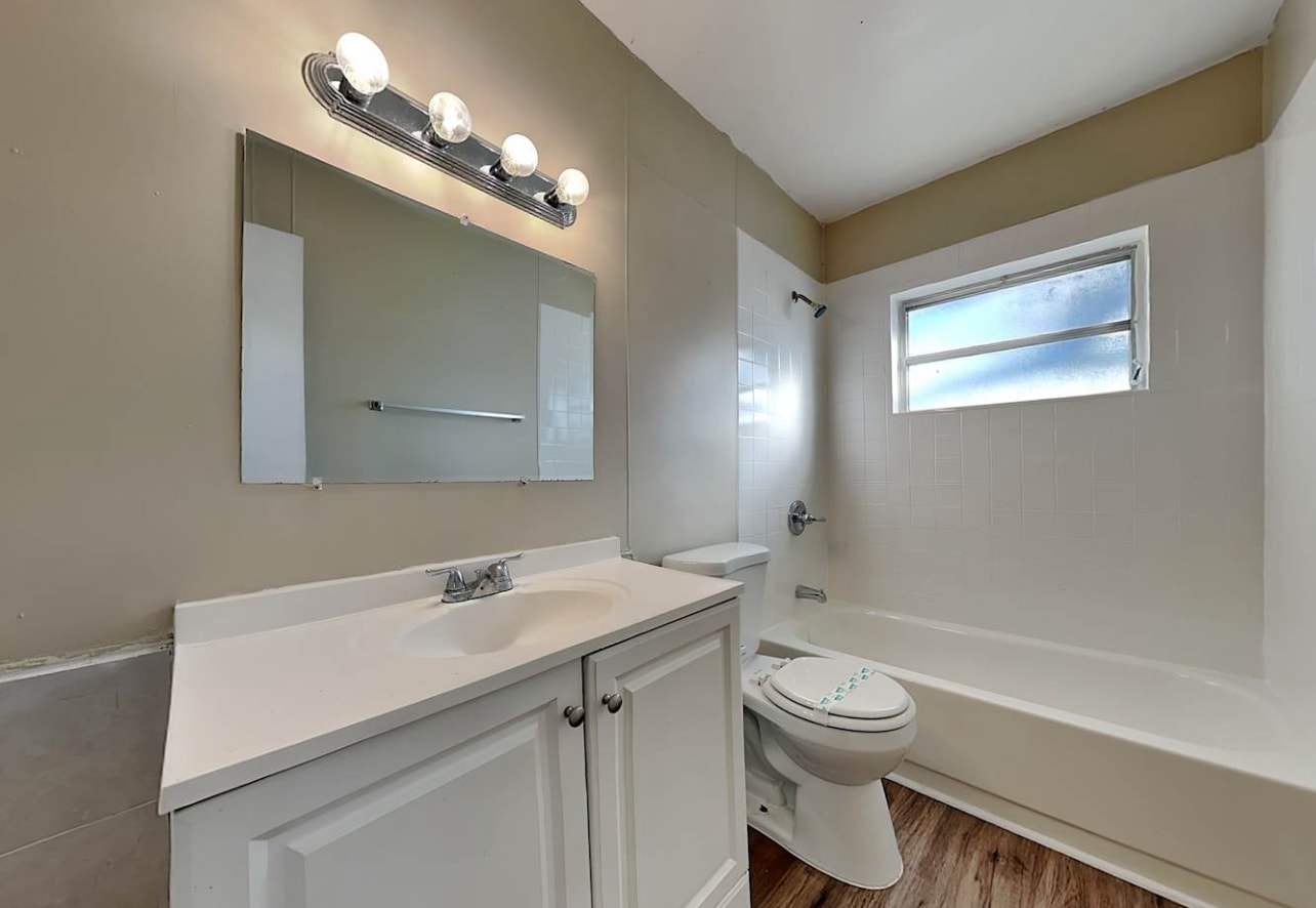 Building Photo - 4967 SW 4th St