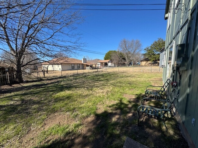 Building Photo - 2305 Lazy Ridge Dr