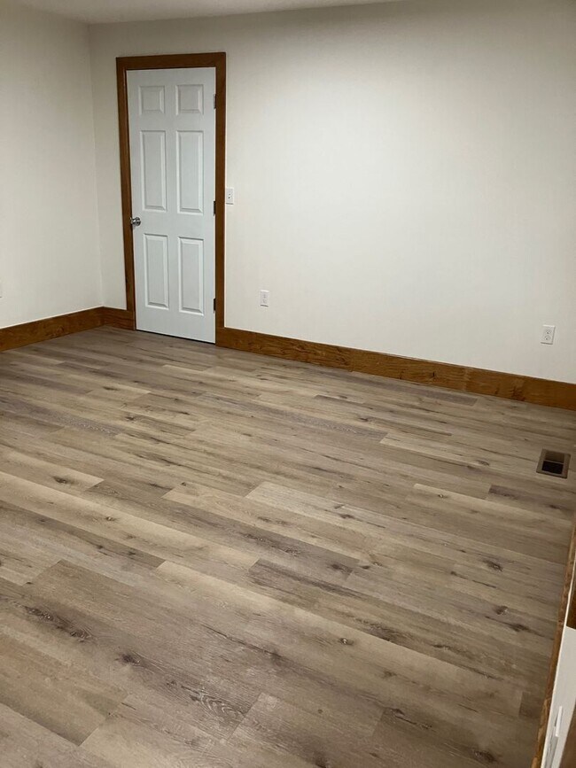 Building Photo - 3 Bedroom 2 bath house in Newberg