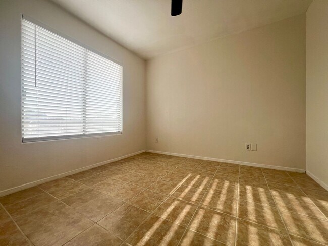 Building Photo - Spacious 3-bedroom, 2-bath condo with acce...
