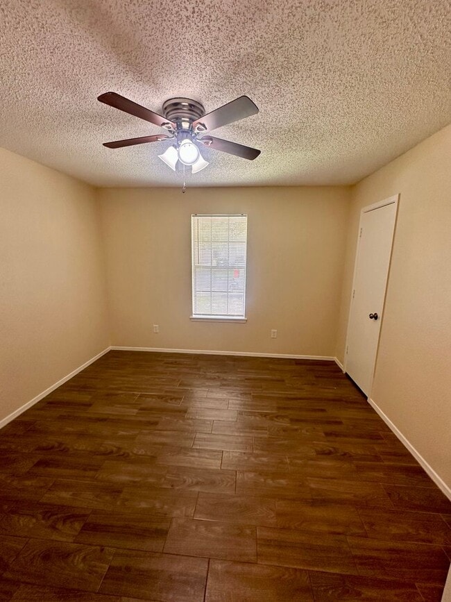 Building Photo - Arlington Duplex For Lease