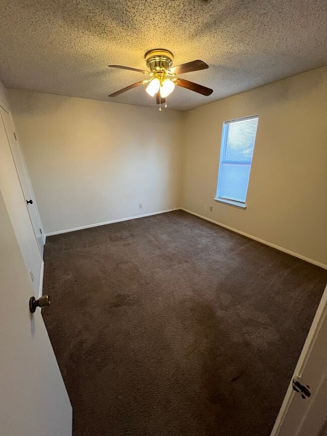 Building Photo - Nice 3 Bed 2 Bath 2 Car Garage Home, Total Electric