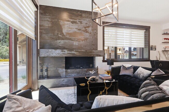 Building Photo - Luxury Lakefront Complex on Beach Club