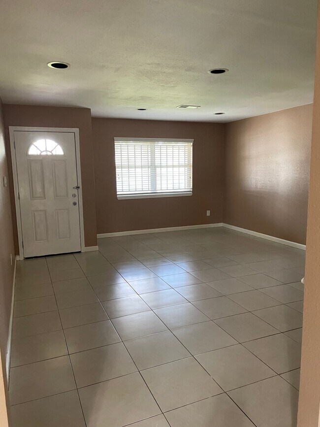 Building Photo - 12015 Sea Shore Dr