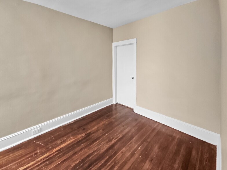 Building Photo - 2005 Mercy St