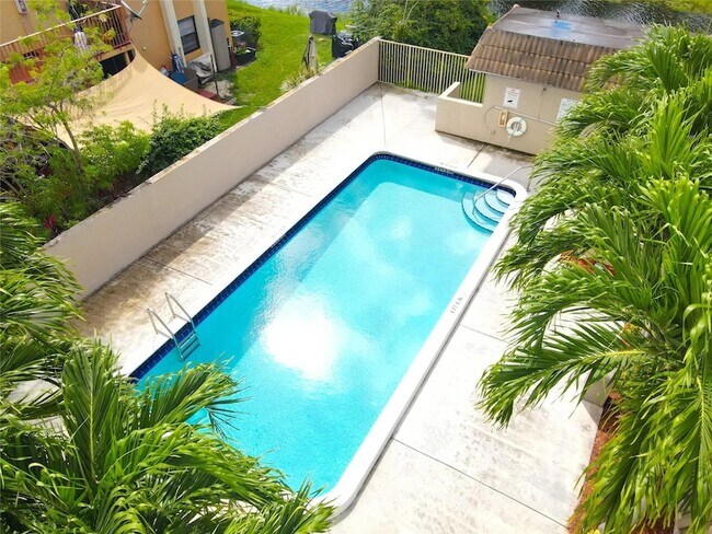 Building Photo - 10710 Royal Palm Blvd