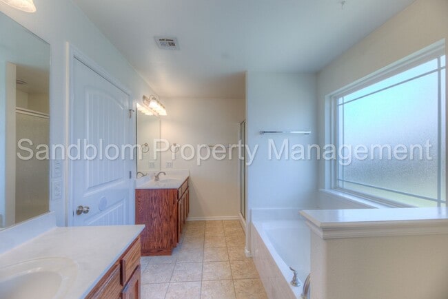Building Photo - FOR LEASE | Jenks | Available Now!