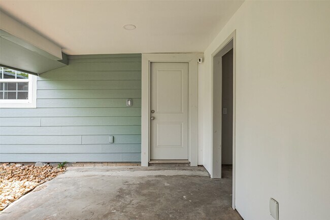 Building Photo - 4111 Beggs St