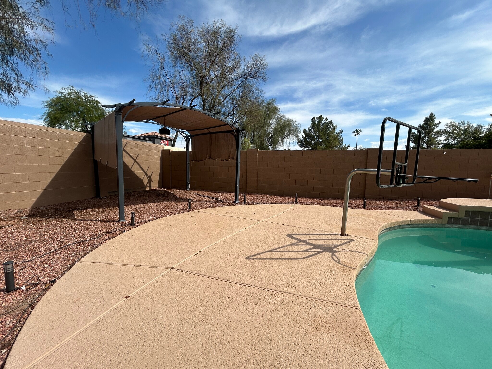 Building Photo - 9885 S La Rosa Dr