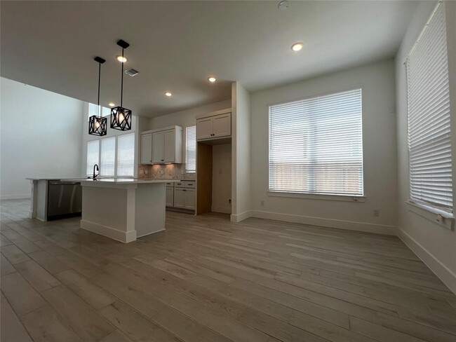 Building Photo - 10931 Cres Spg Dr