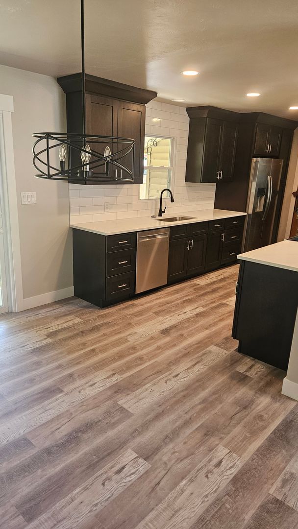 Building Photo - 3 Bedroom Cozy Remodeled Home