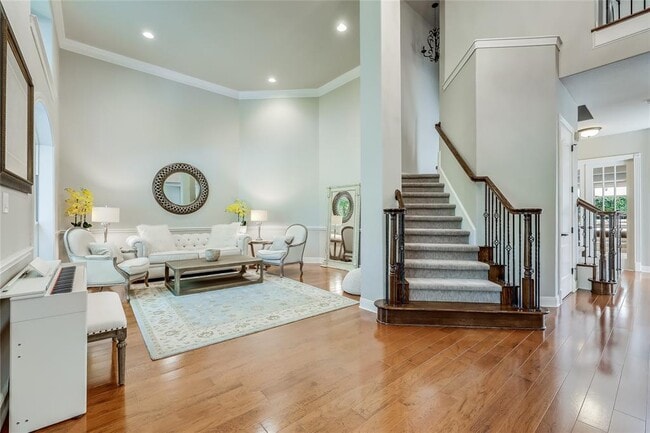 Building Photo - 2116 Demona Dr