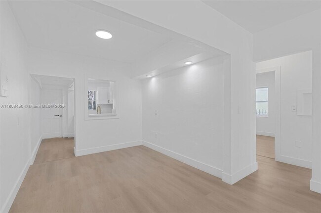 Building Photo - 1315 NE 146th St
