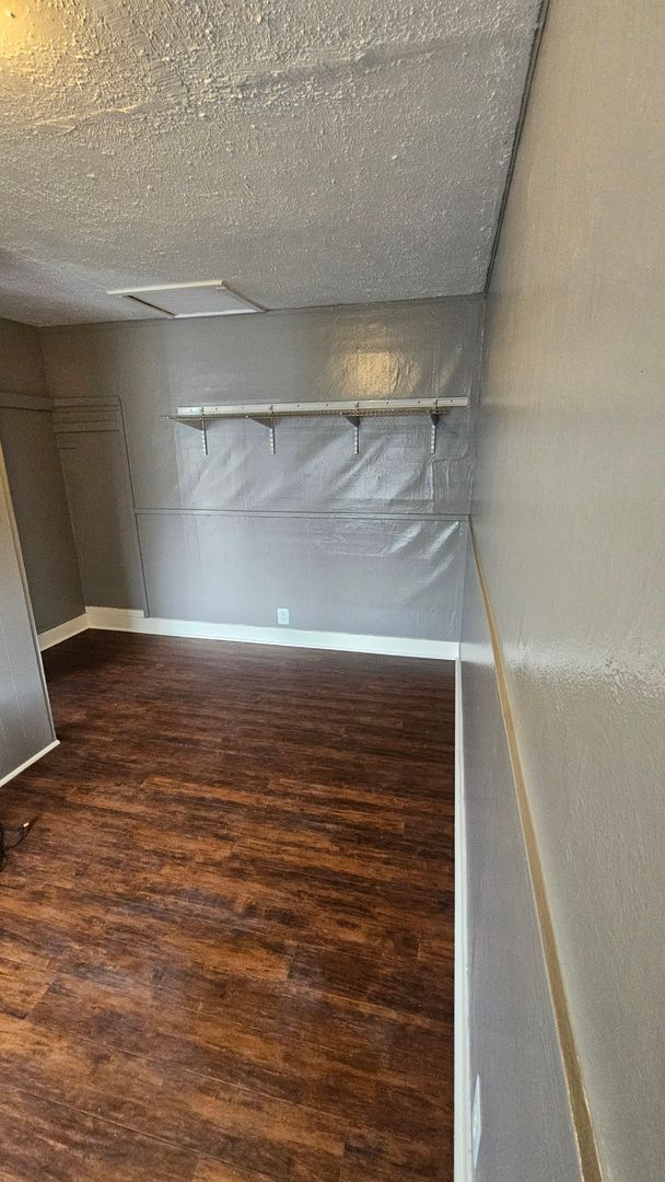 Building Photo - Cute 2-bed house,  Pet Friendly, Central location!