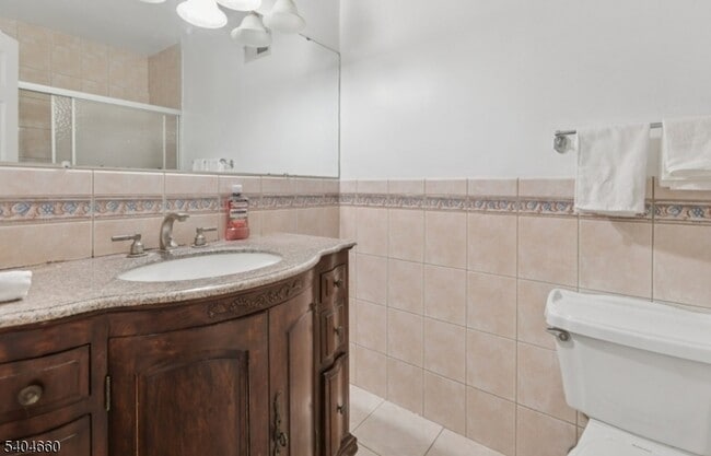 Building Photo - 360 Cotswold Pl