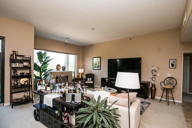 Building Photo - 17 W Vernon Ave