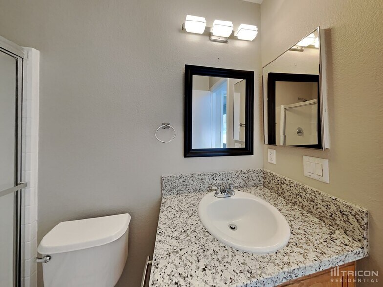 Building Photo - 1933 Desert Sage Ave