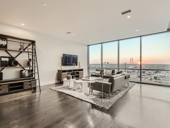 Building Photo - 2200 Victory Ave