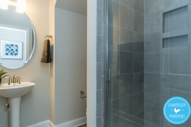 Building Photo - 2527 Reynolds Dr