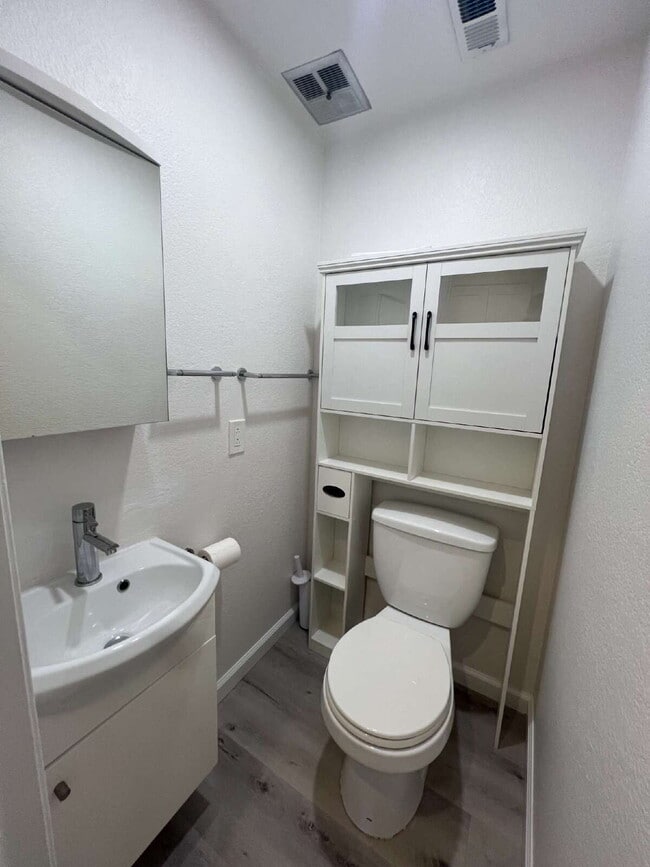 Building Photo - Remodeled 2 Bedroom home San Jose Home in great location