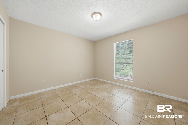 Building Photo - 6415 Schoel Ln
