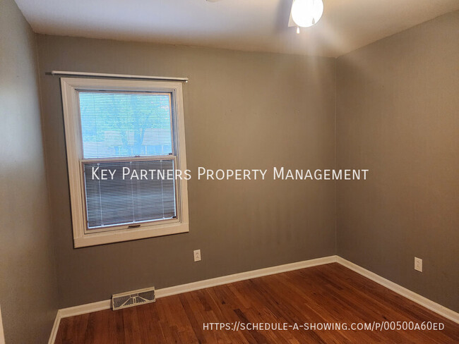 Building Photo - 10710 W 91st Terrace