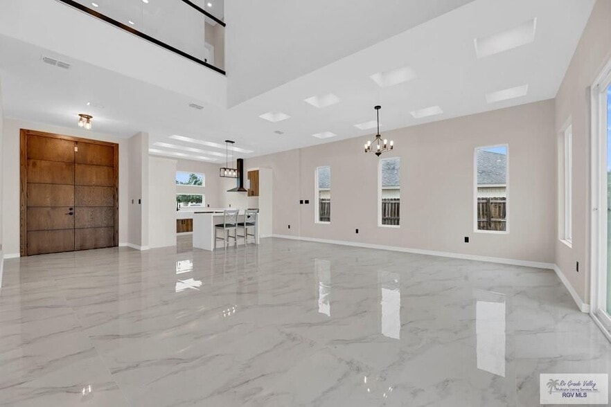 Building Photo - 3330 Calle Bolivia