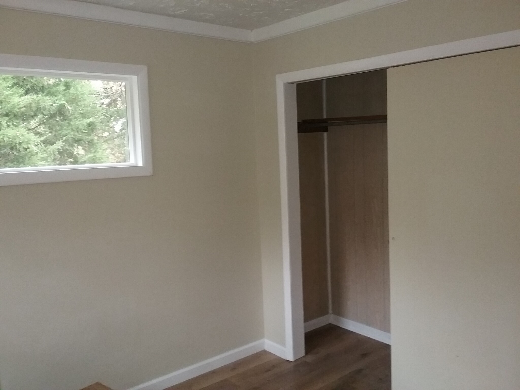 Building Photo - 692 Rivercliff Rd