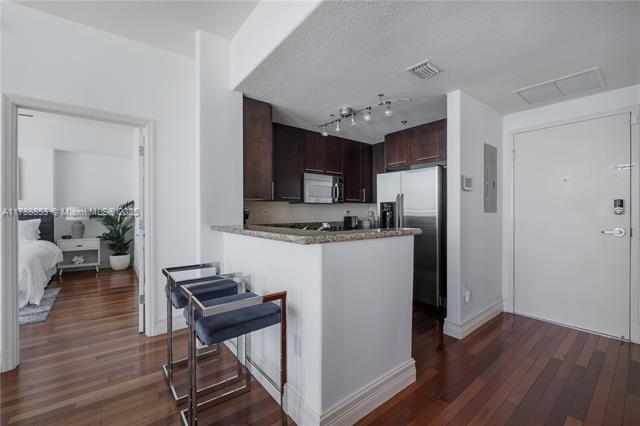 Building Photo - 6515 Collins Ave