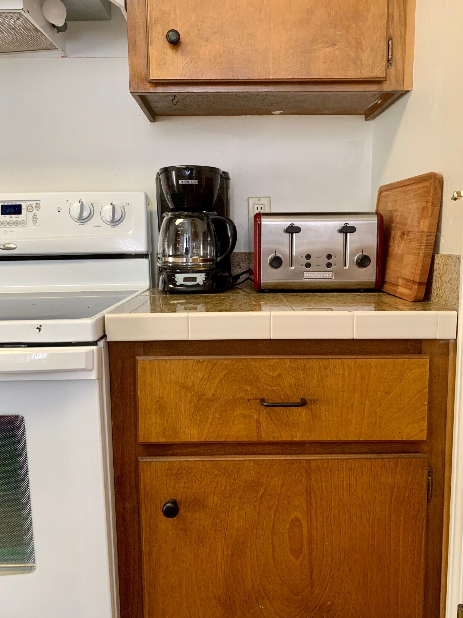 fully stocked kitchen - 1413 Coyote Rd