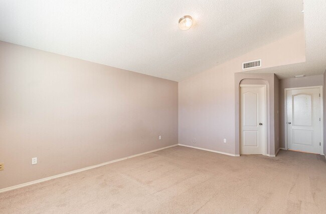 Building Photo - Lovely 3 bedroom 2 bath located in East El Paso!!