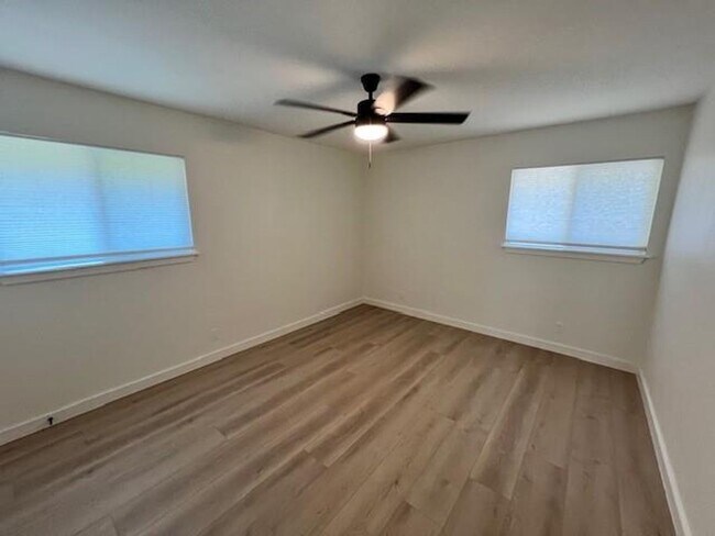 Building Photo - Allandale Place / Culdesac / Refrigerator / Washer/Dryer / Fenced Yard