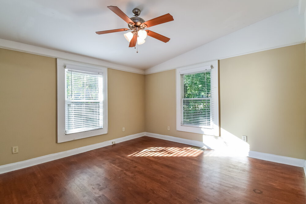 Building Photo - 114 E Broad St