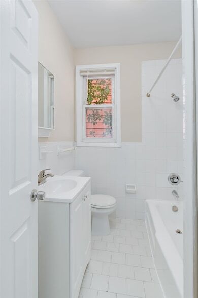 Building Photo - 124 W 54th St