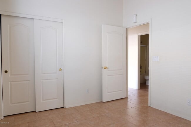 Building Photo - 8042 E Sundew Dr