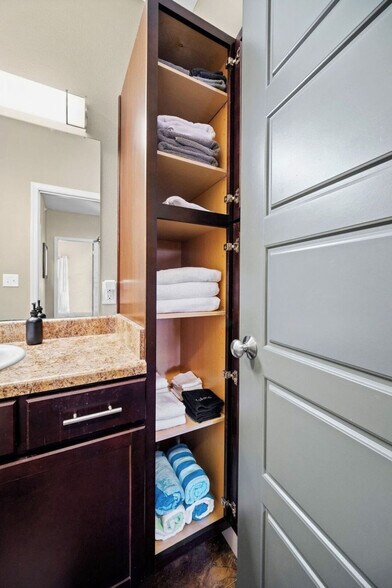 Building Photo - 8350 Cascade Ave