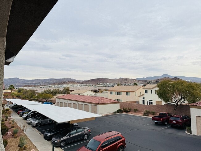 Building Photo - 3 bdrm, 2 bath Mission Hills Condo-Availab...