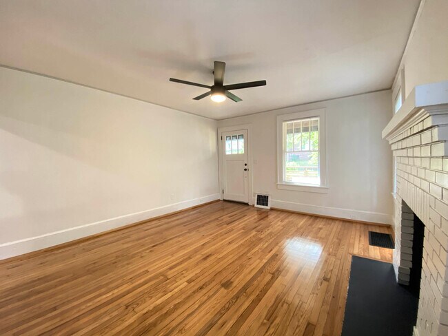 Building Photo - The Oaks Apartments