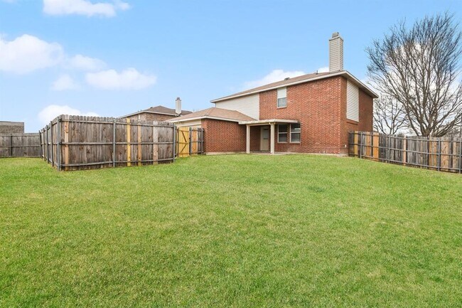 Building Photo - 1000 Bumble Bee Dr
