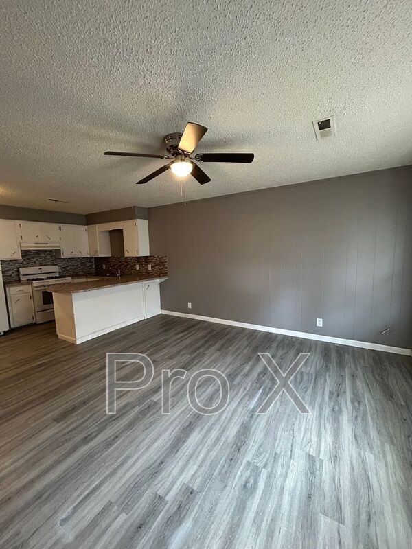 Building Photo - 409 Park St