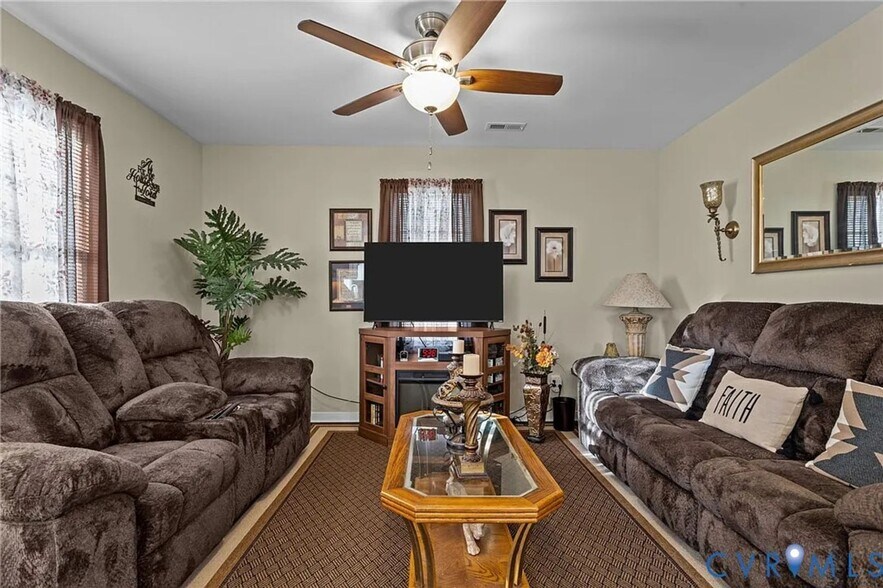 Building Photo - 2005 Dublin St