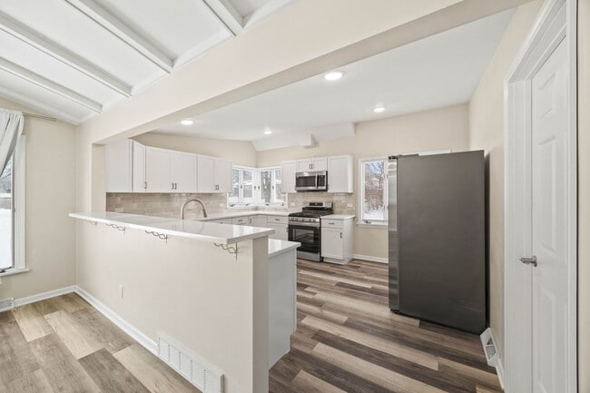 Building Photo - 246 Miller Ave