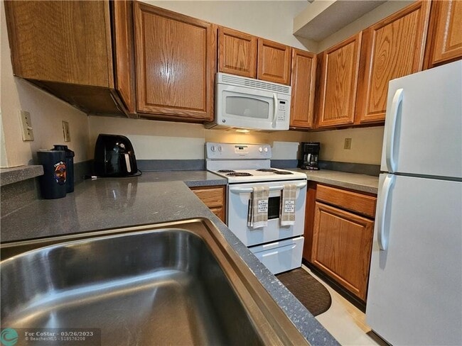 Building Photo - 641 Lyons Rd