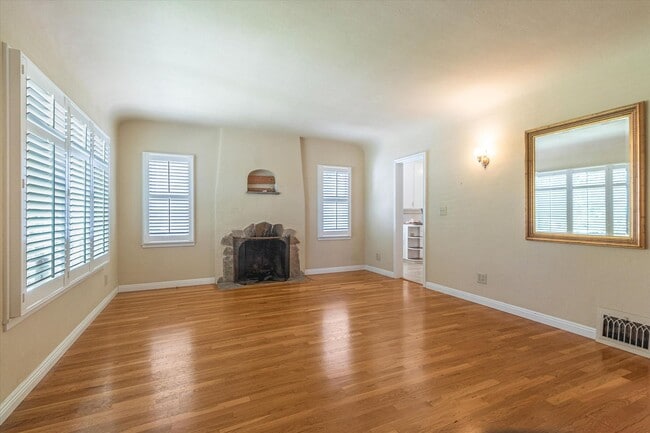 Building Photo - Charming Home in San Jose!