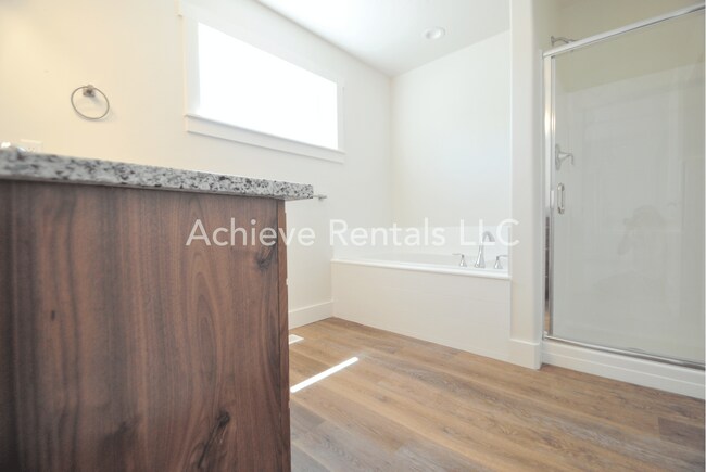 Building Photo - Downtown Logan 3-Bedroom Townhome