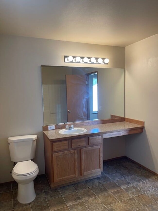 Building Photo - Beautiful 4 Bedroom 2.5 Bath in Liberty Ri...