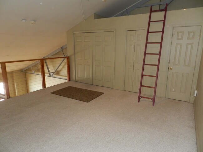 Loft - 3309 Blake St