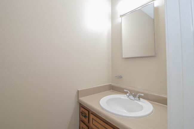 Building Photo - 812 Golf View Pl